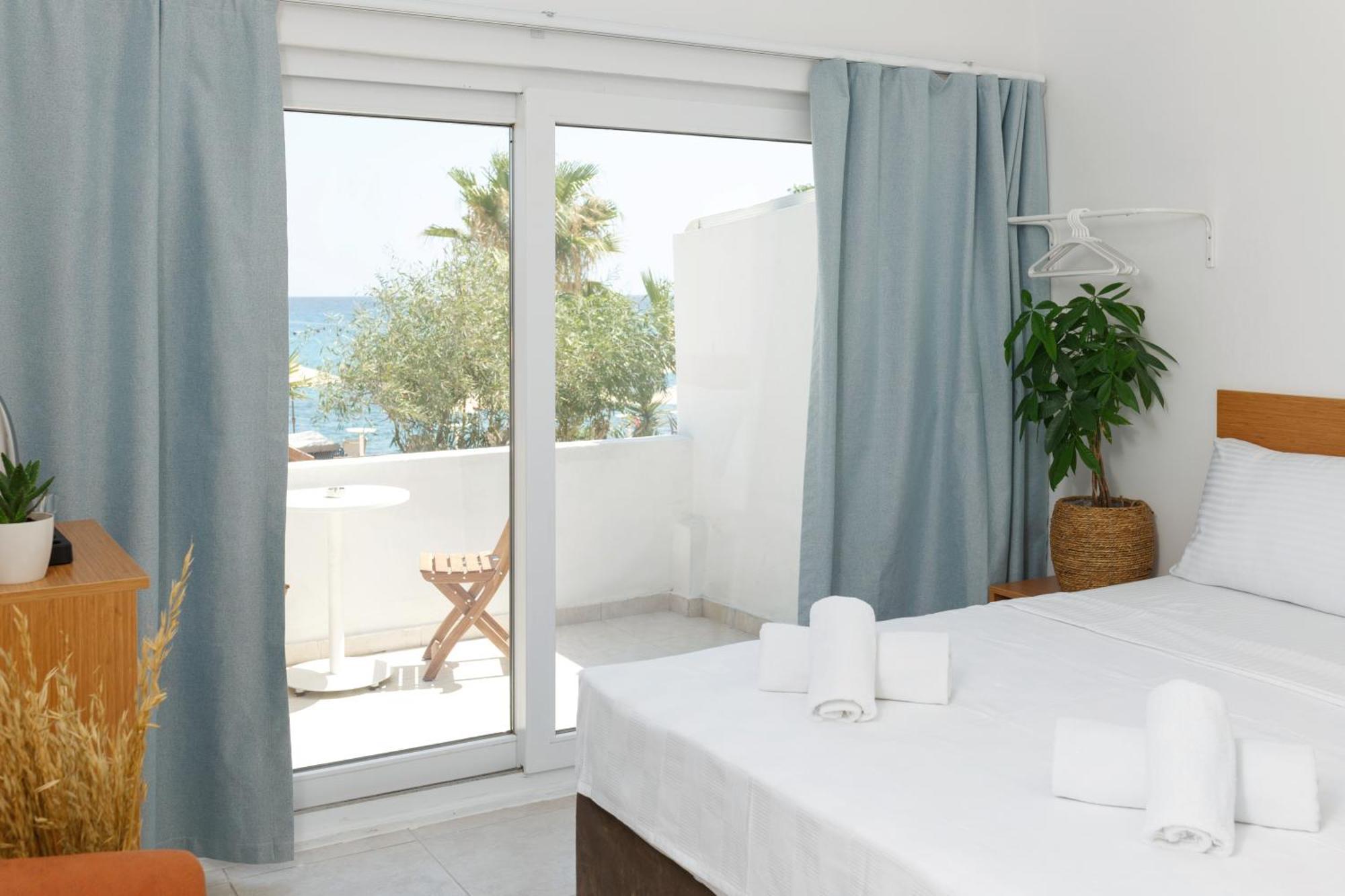 Hotel Azure Bay Ayia Varvara Exterior foto