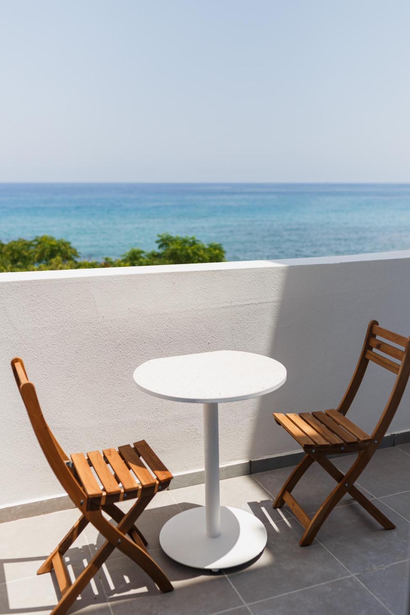 Hotel Azure Bay Ayia Varvara Exterior foto