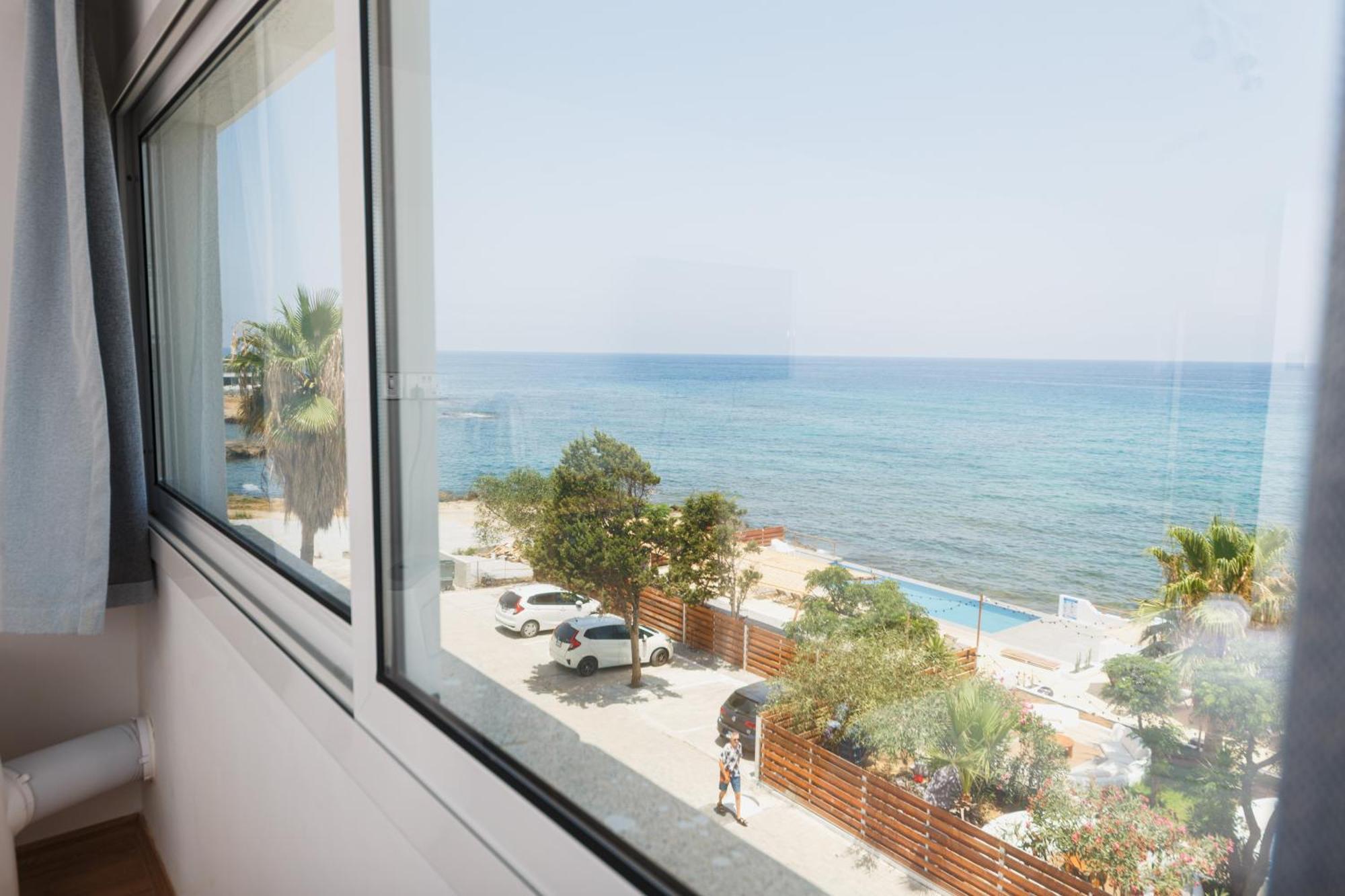 Hotel Azure Bay Ayia Varvara Exterior foto