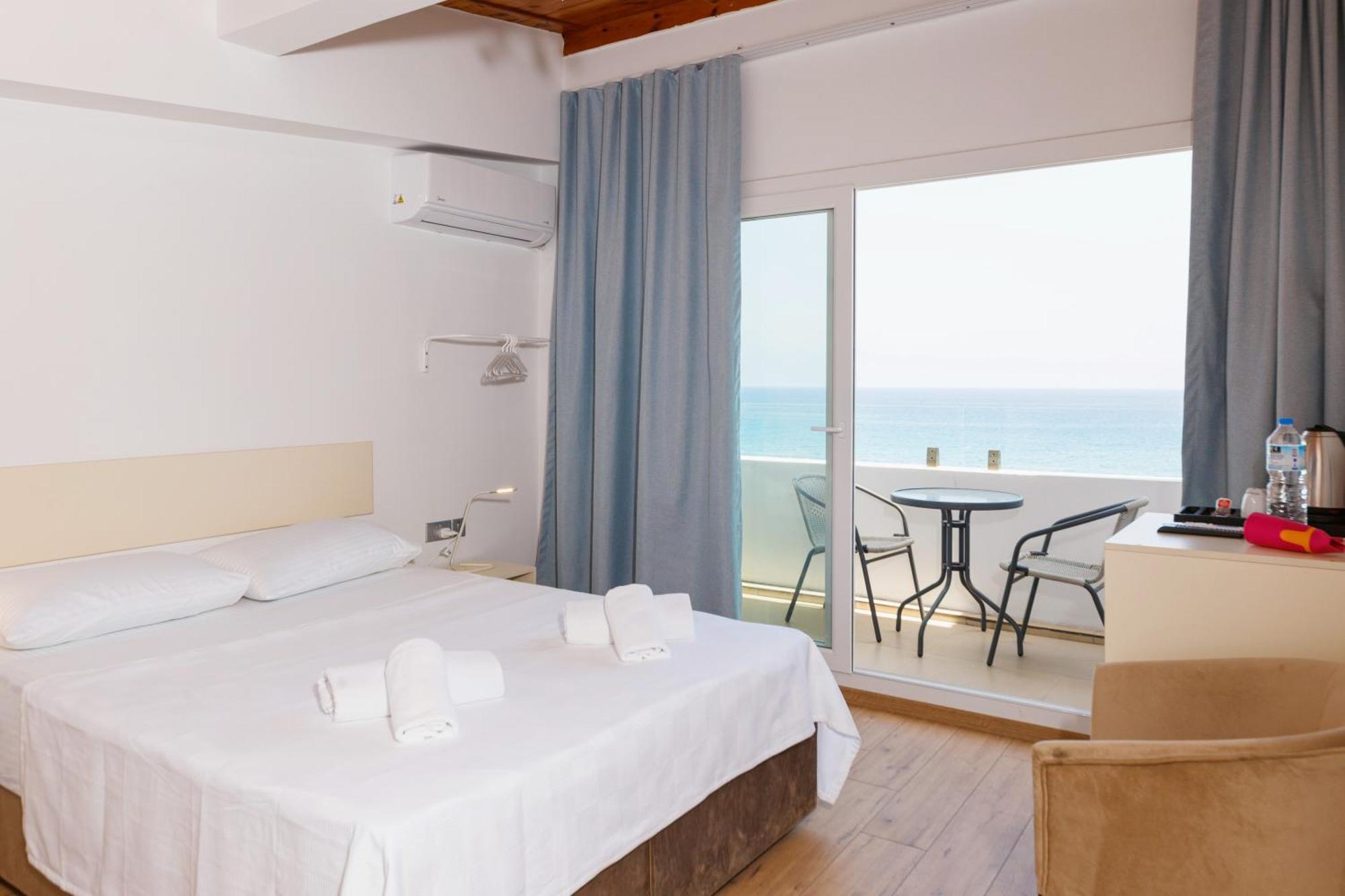 Hotel Azure Bay Ayia Varvara Exterior foto