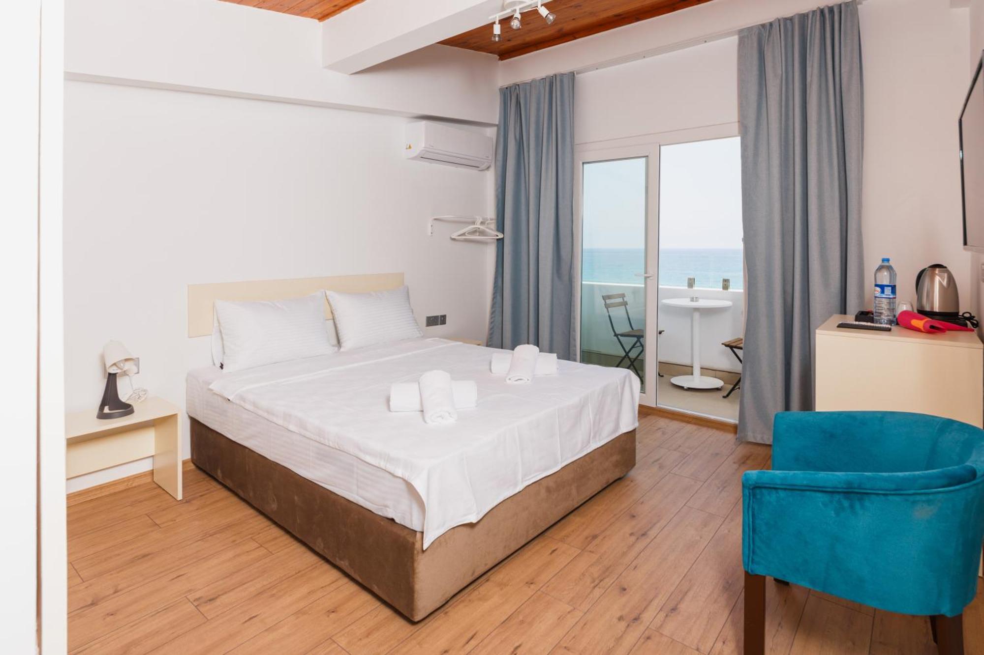 Hotel Azure Bay Ayia Varvara Exterior foto