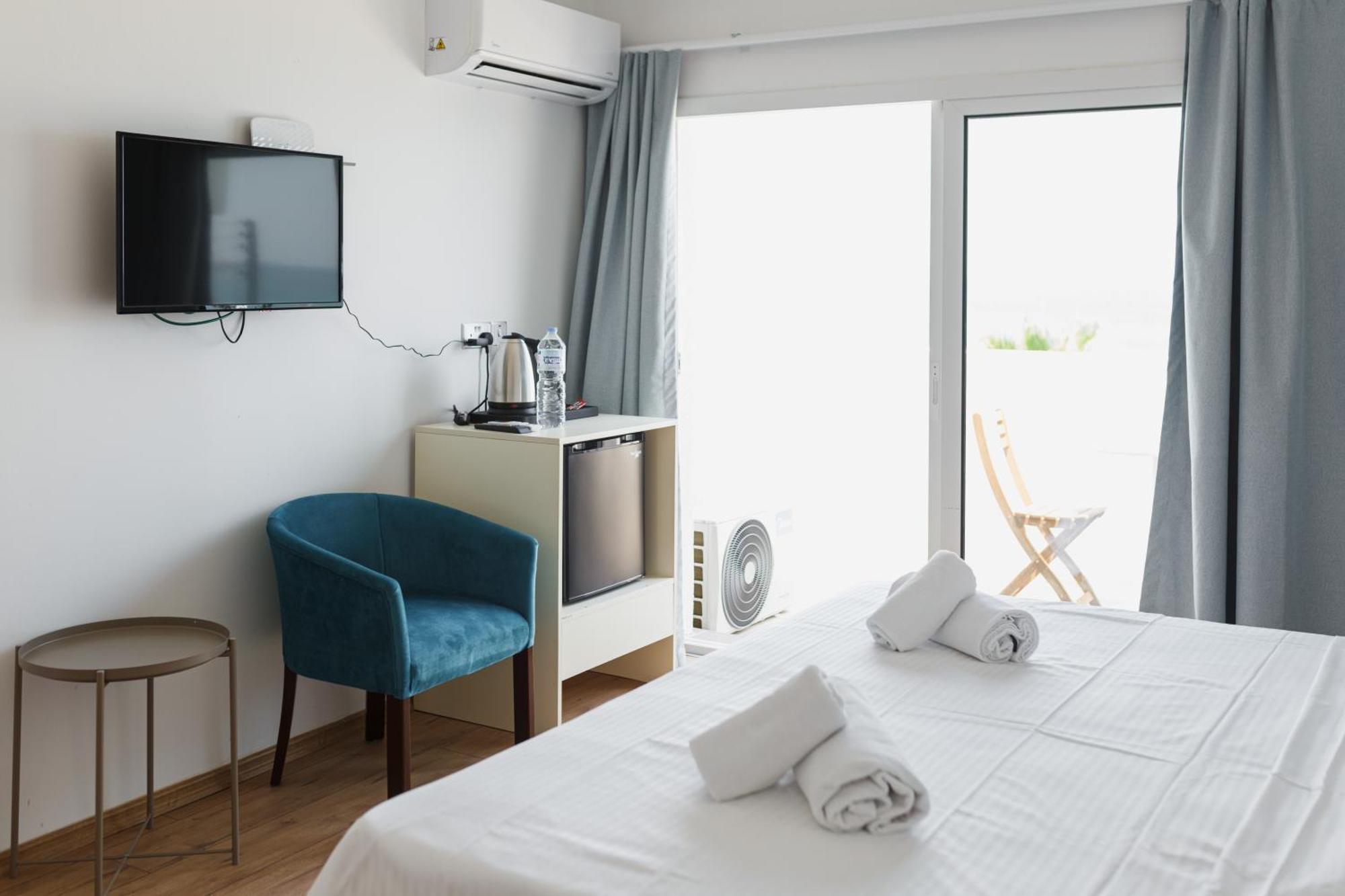 Hotel Azure Bay Ayia Varvara Exterior foto