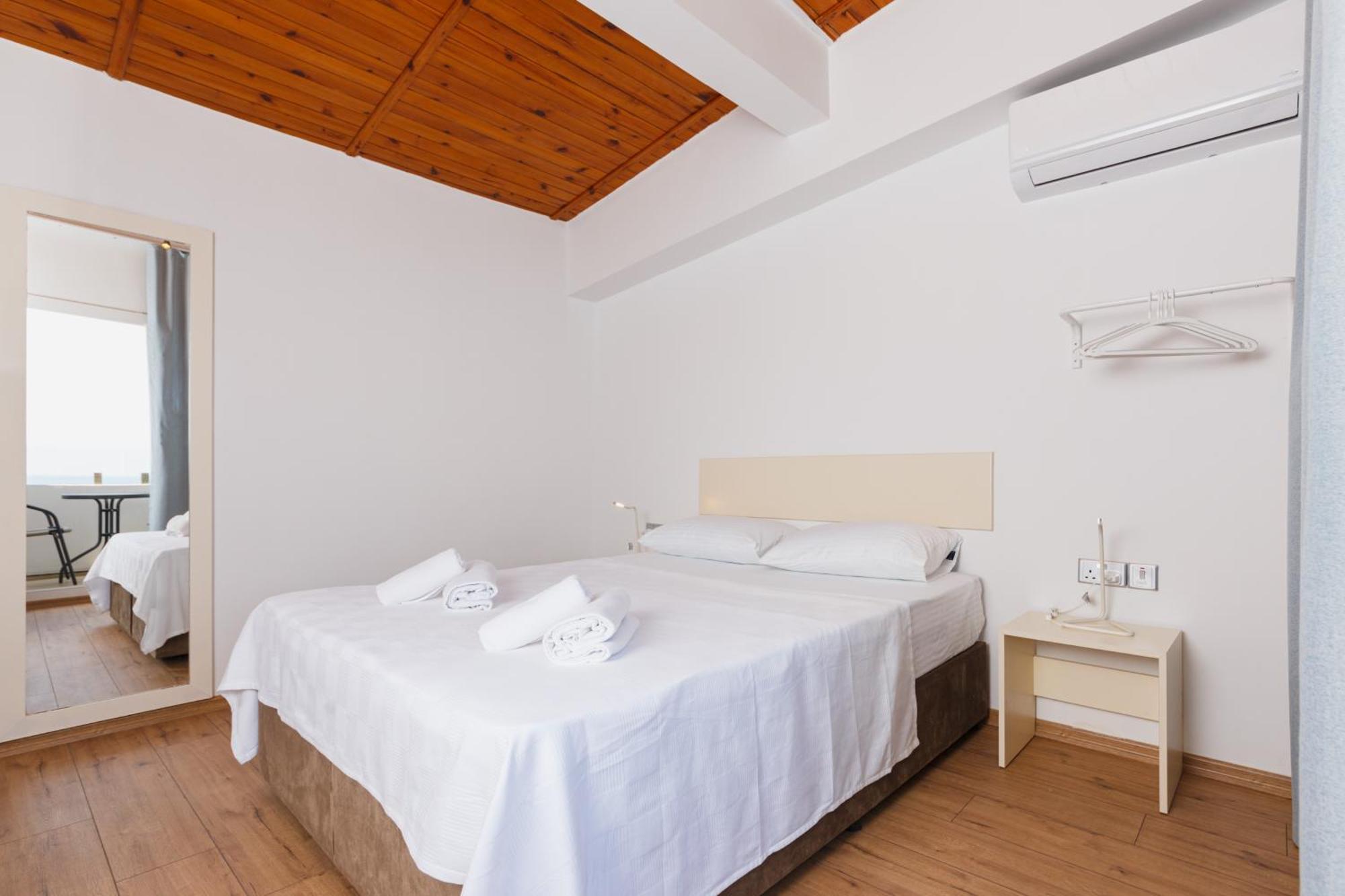 Hotel Azure Bay Ayia Varvara Exterior foto