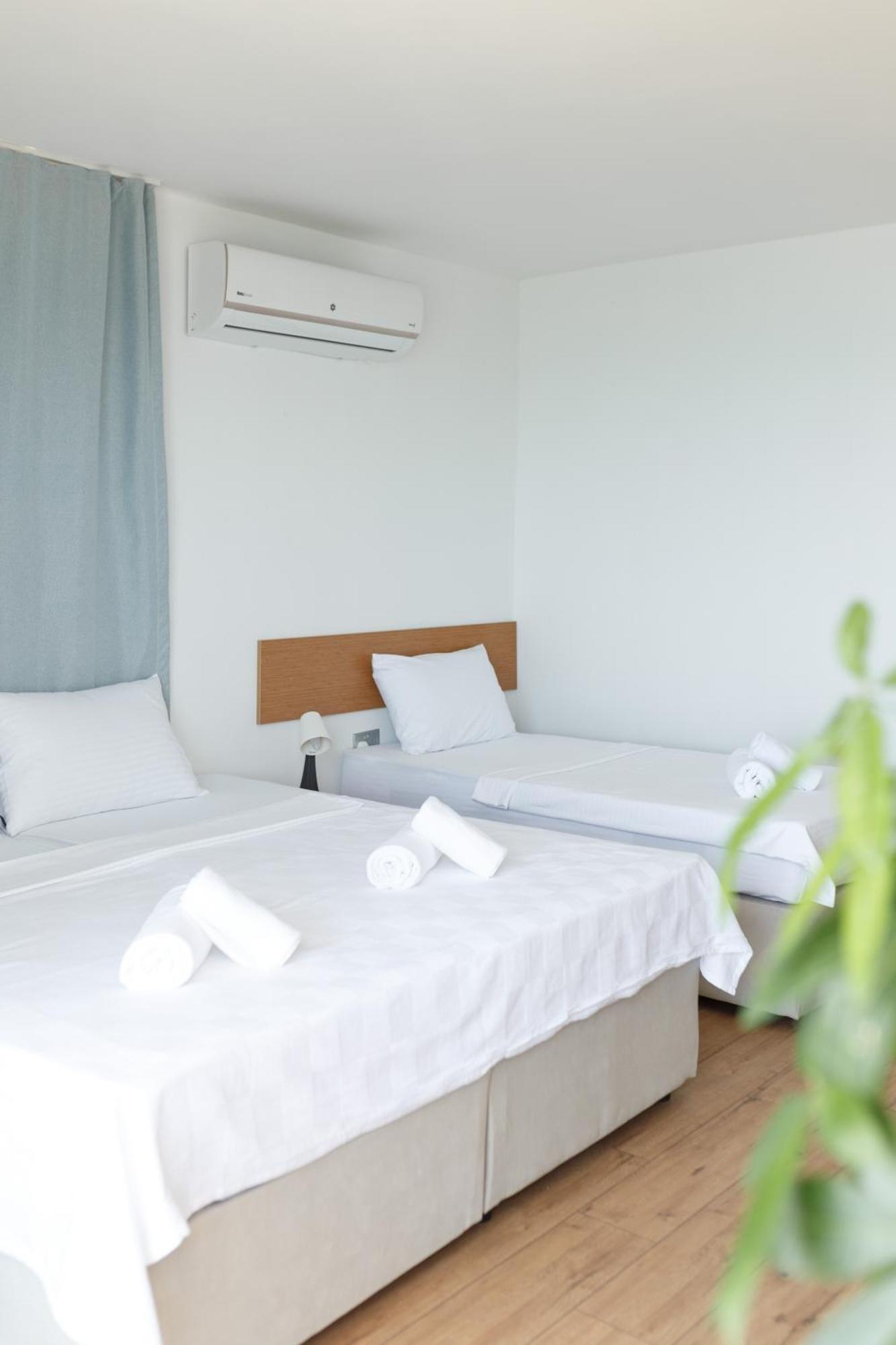 Hotel Azure Bay Ayia Varvara Exterior foto