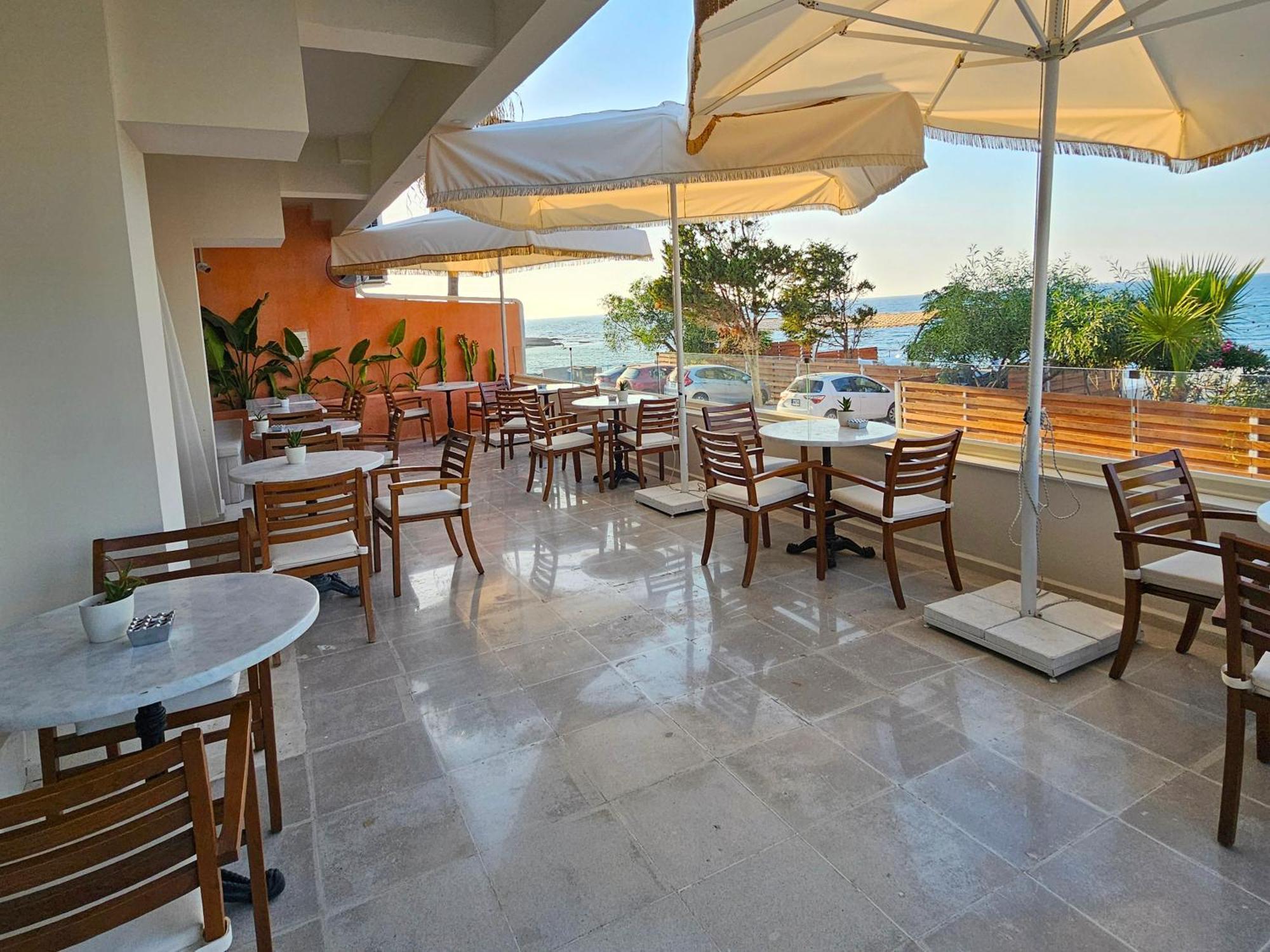 Hotel Azure Bay Ayia Varvara Exterior foto