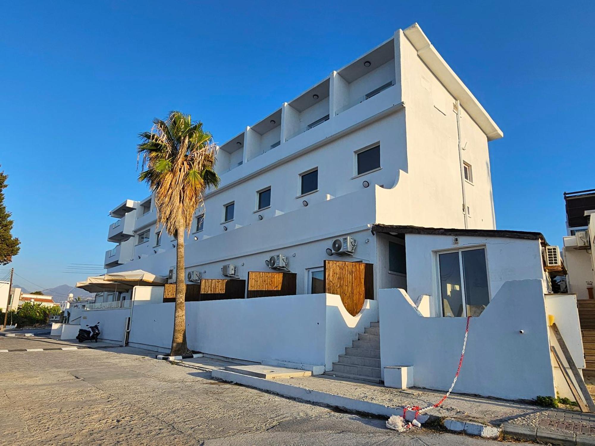 Hotel Azure Bay Ayia Varvara Exterior foto